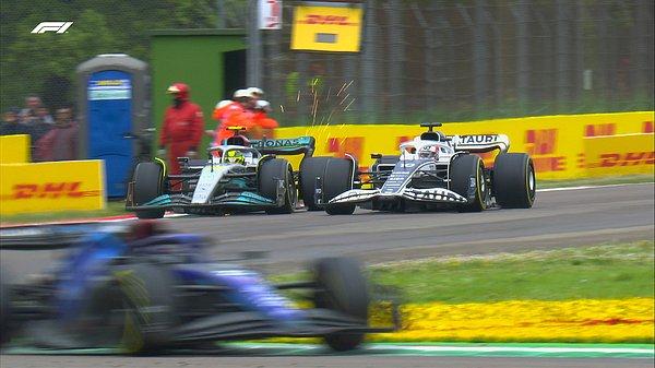 Mercedes'ten Russell yarışı 4. bitirirken, 7 kez pilotlar şampiyonu olan Lewis Hamilton ise 13. sırada yer aldı ve puan alamadı.