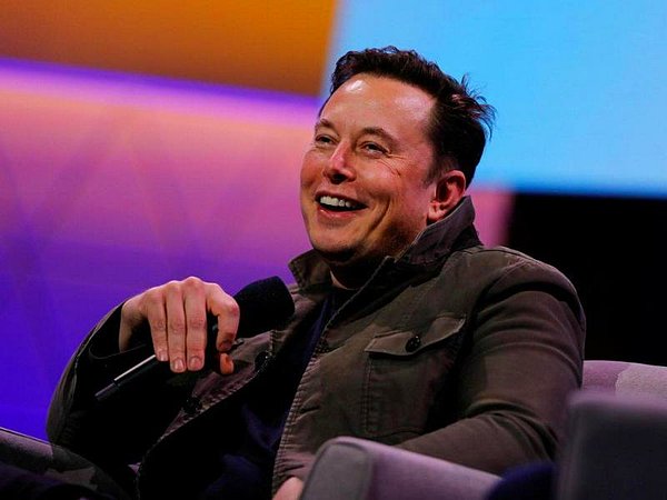 Twitter'ı da satın alan, elektrikli araç devi Tesla CEO’su Elon Musk, lityumda üretimin çok yavaş olduğunu ve fiyatların ‘çılgın’ olduğunu, sektörü zor günlerin beklediğini söyledi.