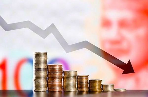 Türkiye Cumhuriyeti'nde ilk devalüasyon hangi senelerde yaşanmış olabilir?
