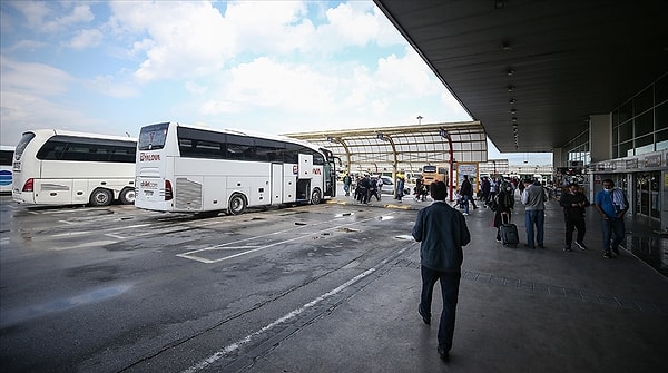 "Eskiden ilave arabalar olurdu. Bayramlar da artık ilave araba falan yok. Acenteler da birer birer kapatıyor"