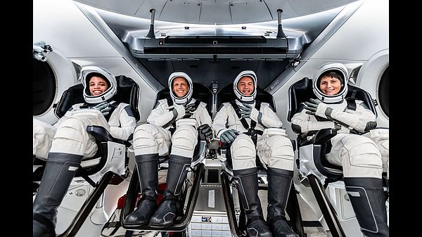 Dört kişilik astronot ekibinde bir adet tıp doktoru ve jeolog yer alıyor.