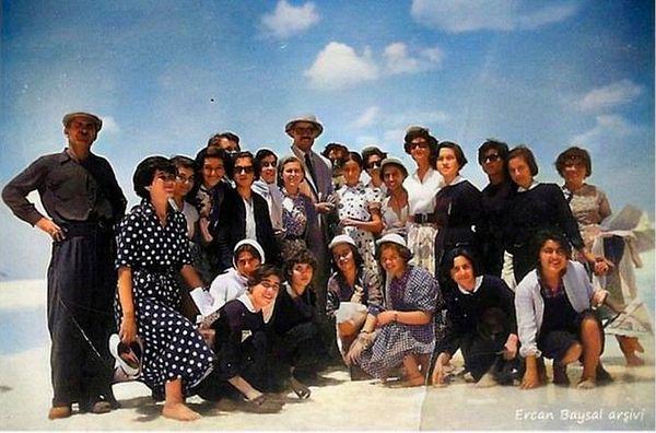 21. Öğretmenler ve öğrencileri, Konya, 1950.