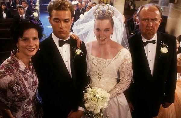 3. Muriel's Wedding / Evlilik Rüyası (1994) - IMDb: 7.2