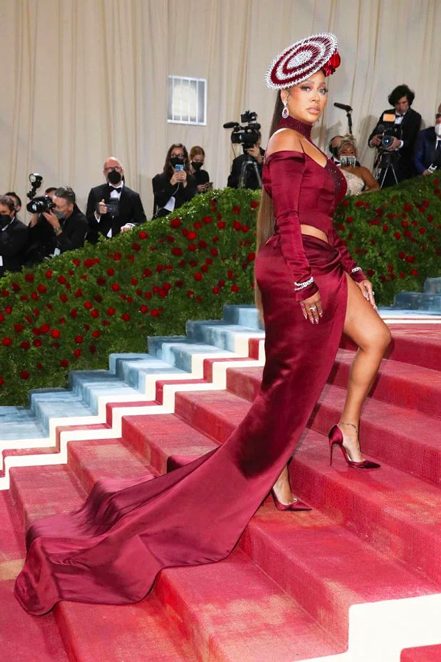 "Modanın Oscar Gecesi" Olarak Adlandırılan 2022 Met Gala Etkinliğinde Ünlülerin Giydiği Kıyafetler