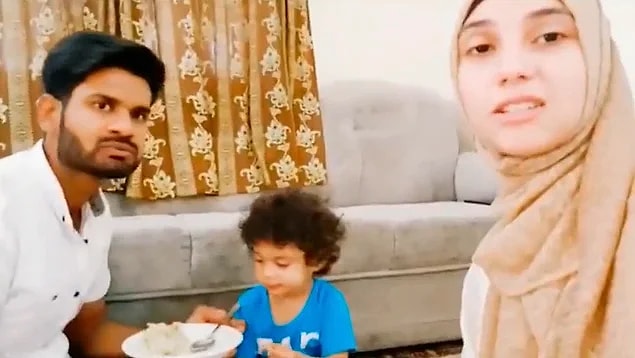 Bu fotoğrafın hikatesini maalesef hepimiz biliyoruz. 18 yaşındaki Neslihan, Pakistan uyruklu 'eşi' tarafından Türkçe konuştuğu için tepki görmüştü.