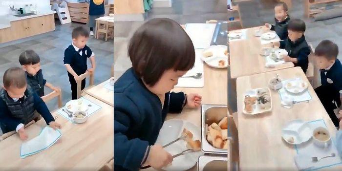 Japonya'da Öğle Yemeği İçin Tüm Hazırlıkları Kendileri Yapan Minik Kreş Öğrencilerinin Aşırı Tatlı Anları