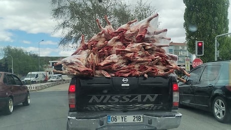 Mide Bulandıran Görüntü! Kilolarca Eti Böyle Taşıdılar