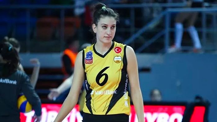 Kübra Akman Kimdir? VakıfBank Voleybol Takımının Genç Yıldızı Kübra Akman Nereli, Kaç Yaşında?