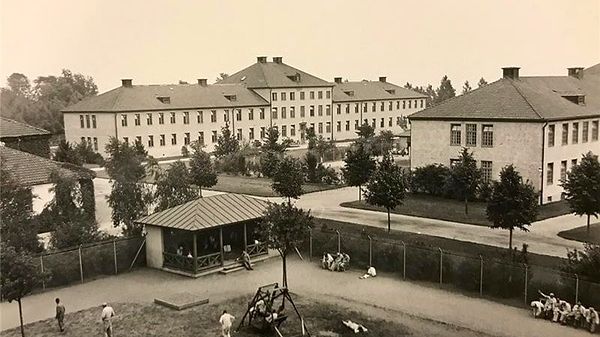 Diş sorunlarının nedenini bulmak isteyen doktorların ve hükumet yetkililerinin ilk durağı, ülkenin dört bir yanından psikolojik rahatsızlıklardan muzdarip insanların yatırıldığı Vipeholm Akıl Hastanesi oldu...