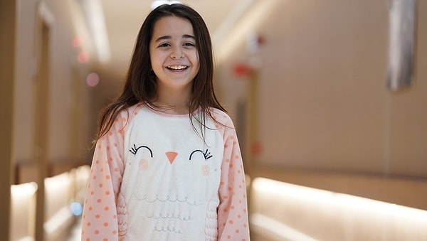 “Kızım”, “Anne” ve “Bizim Hikaye” gibi projelerde küçücük yaşına rağmen sergilediği oyunculukla büyük beğeni toplayan Beren Gökyıldız, artık 16 yaşında genç bir yıldız!