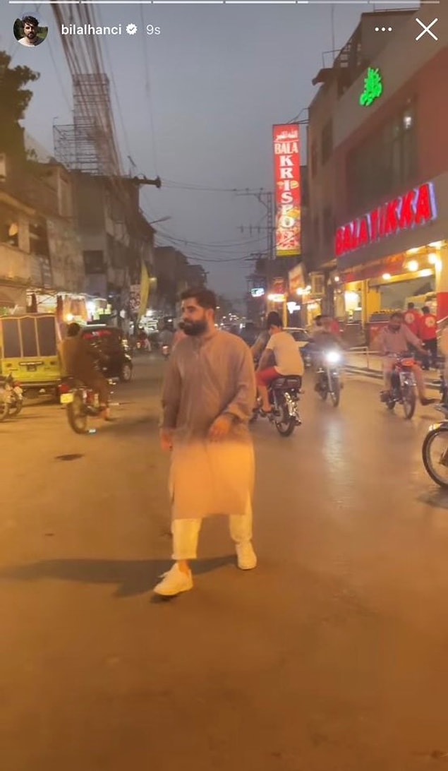 Grubun diğer üyeleri de Pakistan sokaklarından paylaşımlarda bulundu.