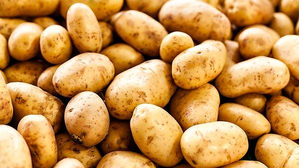 Ödemiş patatesi. Ödemiş ilçesinin yaylalarında yetişen bu patates iki türlüdür; sarı renklileri yemeklik, beyaz renklileri ise sanayiliktir. 2002 yılında coğrafi tescilini almıştır. az