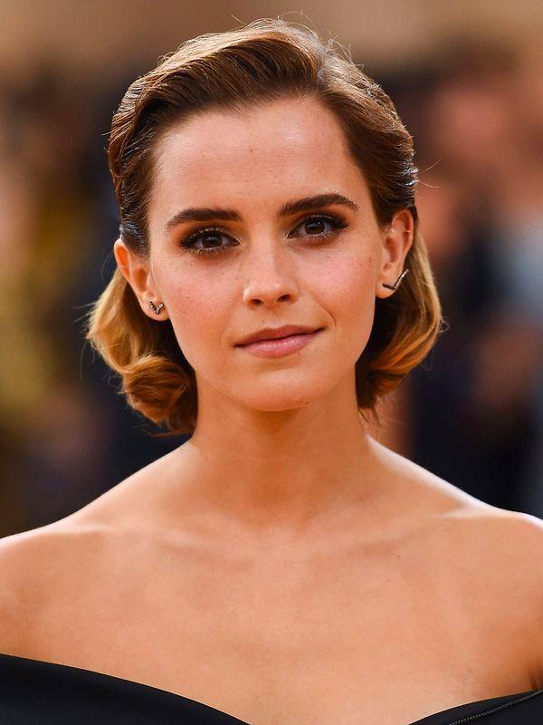 Dizinin oyuncu kadrosuna Emma Watson'ın da katıldığı hatta dizinin müziklerinin Oscar ödüllü Hans Zimmer’e emanet olacağı iddia edilmiş sonra bunların asılsız olduğu ortaya çıkmıştı. 😅