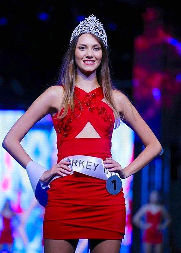 2016 yılında düzenlenen Miss Turkey yarışması ile  International Kraliçesi seçilen Çukurova, yarışmadan geri çekilerek tacını iade etmiştir.