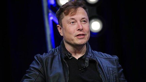 Elon Musk'ın açıklamasıyla birlikte Twitter hisselerinin yüzde 19 kadar değer kaybettiği belirtildi.