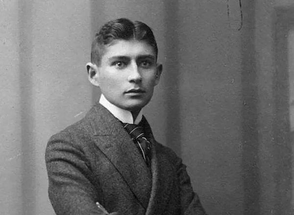 2. “Verimlilik, daha önce hiç yapamadığınız şeyleri yapabilmektir.” -Franz Kafka