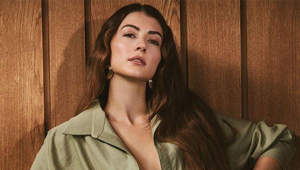 Tatil Fotoğraflarıyla Gündemde Olan Burcu Özberk'ten İş Açıklaması: Bir Süre Çalışmayacağım!