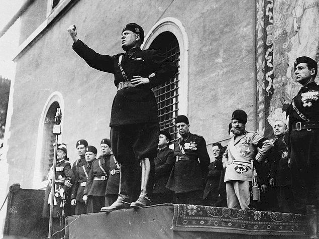 Birinci Dünya Savaşı'ndan sonra Mussolini'nin 'Kara Gömleklileri' sosyalistleri hedef aldı.