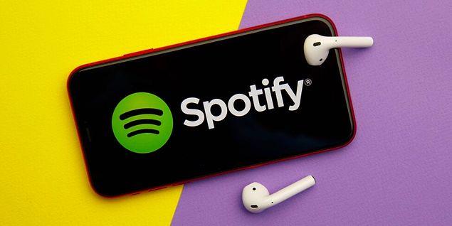 Spotify sanatçıların NFT'lerini sergilemeleri için bir yol test ediyor.