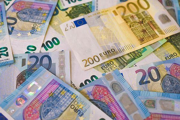 Euro'da da aynı artış yaşandı ve 2.7 liradan 16.8 liraya arttı.