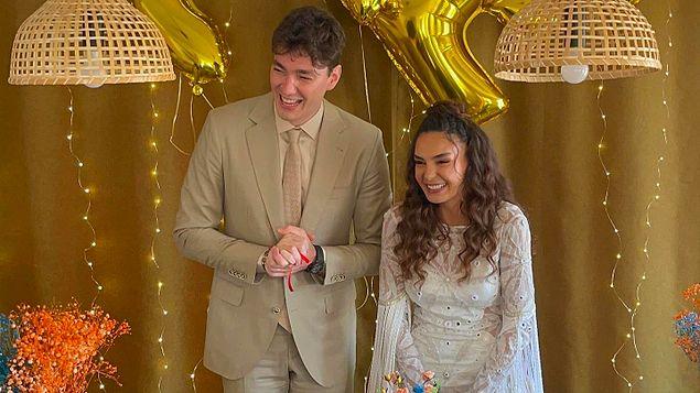4. Tekirdağ'da aile arasında yapılan bir törenle nişanlanan Ebru Şahin-Cedi Osman çiftinin düğün hazırlıkları da başladı.