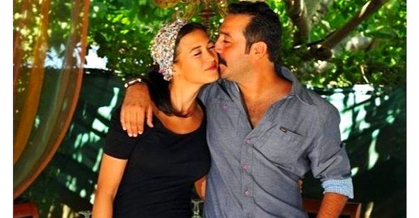 Ecem Özkaya ile Mustafa Üstündağ da aynı dizide yer aldıktan sonra aşk yaşamaya başlamıştı.