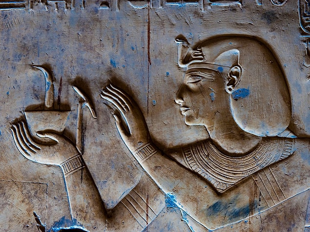 2. L'espérance de vie moyenne des hommes dans l'Égypte ancienne se situait entre 23 et 25 ans.