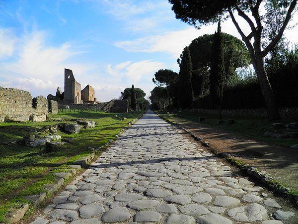 12. Bugün kullandığımız yol sistemimiz Antik Roma dönemine dayanıyor.