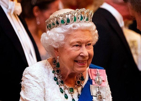 Kraliçe Elizabeth, 1994 yılına kadar dünyanın en zengin ismiydi.