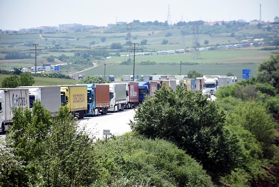 TIR Şoförleri İsyanda: Sınır Kapısında 39 Kilometrelik Kuyruk Oluştu