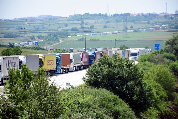 TIR Şoförleri İsyanda: Sınır Kapısında 39 Kilometrelik Kuyruk Oluştu