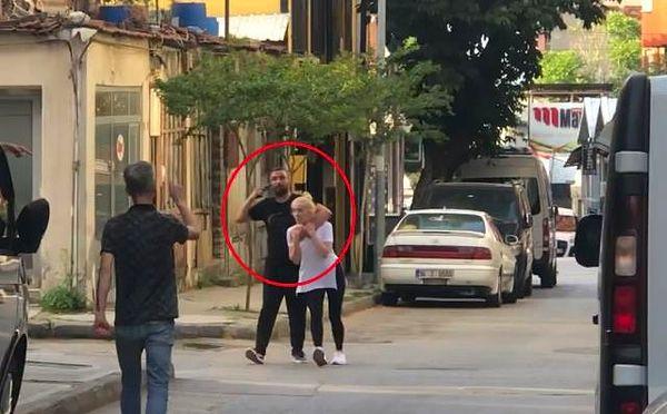 4. Bursa'da hakkında arama kaydı bulunan Raşit Atilla, kız arkadaşı Beyza A.'yı da rehin aldı.  Atilla, polis tarafından vurularak yaralı ele geçirildi. Olay anı ise kameralara yansıdı.