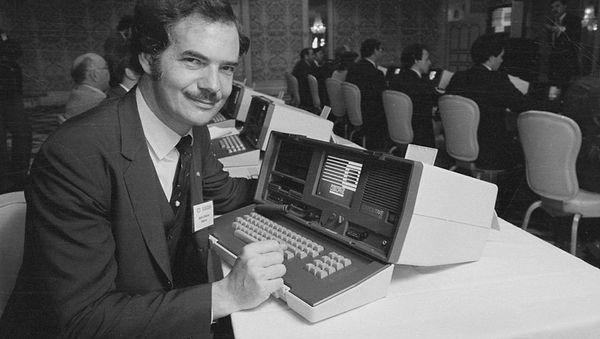 7. Dünyanın ilk ticari ve başarılı taşınabilir bilgisayarını icat eden Adam Osborne aslında bir yazardır.