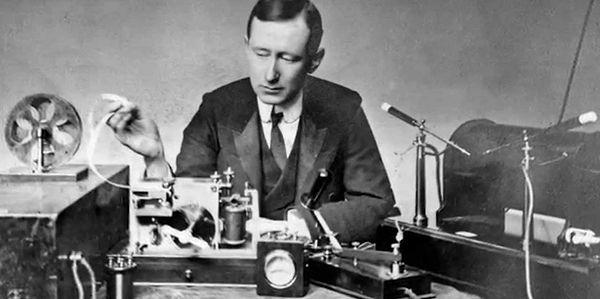 10. Guglielmo Marconi radyoyu bir gemideyken sahilde bulunan hizmetçisine yolladığı mesaj ile icat etti.