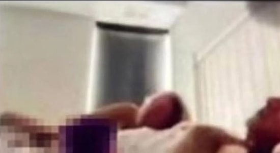 ABD'de Sinagog Ayinine Katılan Çift Kamerayı Açık Unutup 45 Dakika Boyunca Sevişti...