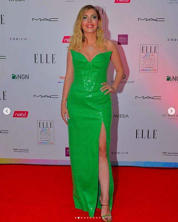 Bir saat içinde hazırlanan sevilen oyuncu Eda Ece ise Sudi Etuz imzalı, yeşil, yırtmaç detaylı bir elbise tercih etti.