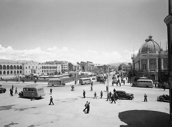 2. İran, Tahran'daki ana meydan: Sepah Meydanı, 20 Nisan 1946.