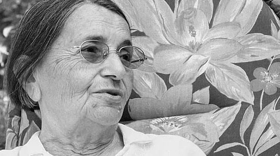 Gülten Akın Kimdir? Gülten Akın'ın Eserleri ve Ödülleri
