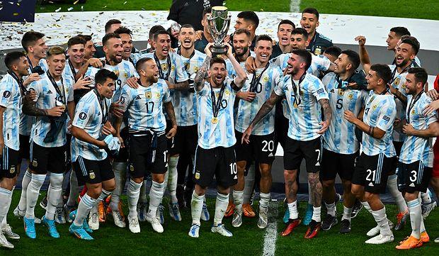 Finalissima'da Şampiyon Arjantin! Messi'nin Şov Yaptığı Maçta Arjantin, İtalya'yı 3 Golle Geçti