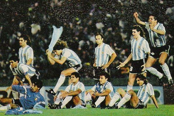 Avrupa ile Güney Amerika'nın şampiyonları daha önce 2 kez karşılaşmıştı. 1985'te Fransa, Uruguay'ı, 1993'te ise Arjantin, Danimarka'yı yenmişti.