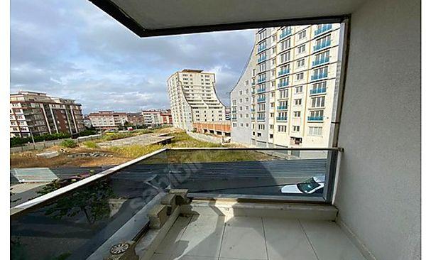 Bu ev İstanbul Esenyurt'ta 2+1 bir daire. Fiyatı 1 milyon 3 bin TL. Kısaca (17,67 kurdan) 57 bin 763 Euro