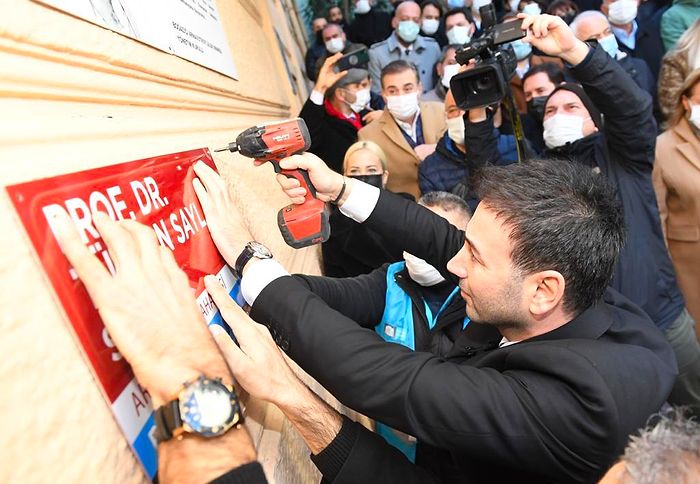 Türkan Saylan Tabelasına Saldırı