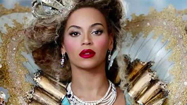 14. Beyoncé'nin lakabının "Queen B" olması boşa değilmiş. Kendisi Kraliçe Elizabeth'in 24. dereceden kuzeni.