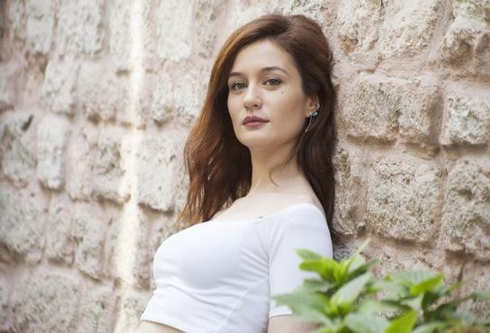 Berna Koraltürk Kimdir, Kaç Yaşında? Berna Koraltürk Nereli, Evli mi? Hangi Yapımlarda Rol Aldı?