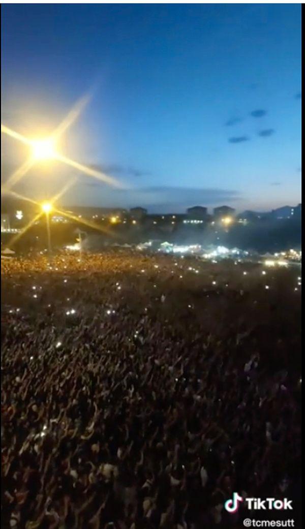 Geçtiğimiz günlerde Kayseri Erciyes Üniversitesi Bahar Şenlikleri'nde bir araya gelen binlerce öğrencinin hep bir ağızdan İzmir Marşı söylediği anlar sosyal medyada viral olmuştu.