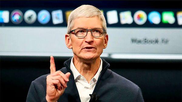 Apple CEO’su yönetici zirvede, yönetici editörü John Simons‘a gizlilik kaybından korktuğunu söyledi.