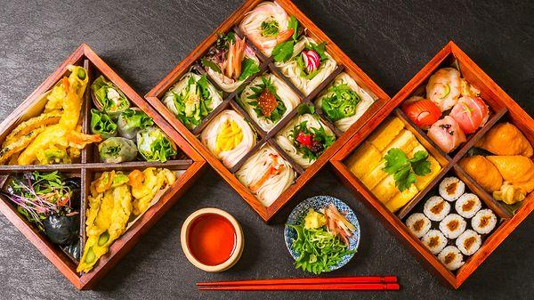 Ayrıca Japonlar çok fazla atıştırmalık hazır gıda maddeleri ve fast food ürünleri yemiyorlar.
