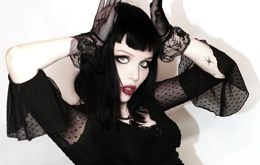 Alice Glass Announces Herself As A Formidable Electronic Artist with 2022’s ‘PREY//IV’