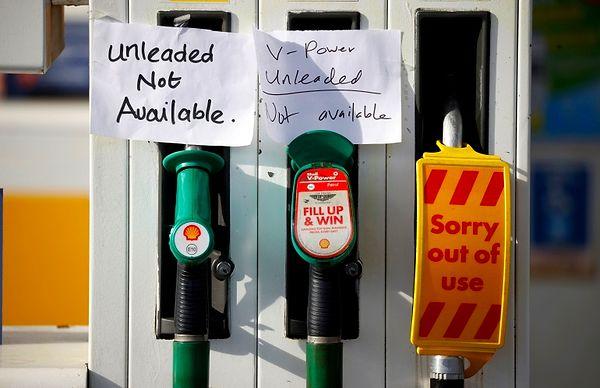 9.Birleşik Krallık'ta 1 litre benzinin fiyatı 2.13 pound.