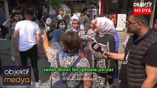 Gençlerin ellerindeki telefona kafayı takan kadınlara cevabı bir genç verdi. Kırık olan telefonunu gösteren genç, 'Telefonun iPhone' ve 'Senin ikinci bir iPhone'un var' cevabıyla sinirlerine hakim olamayıp telefonu yere fırlattı.